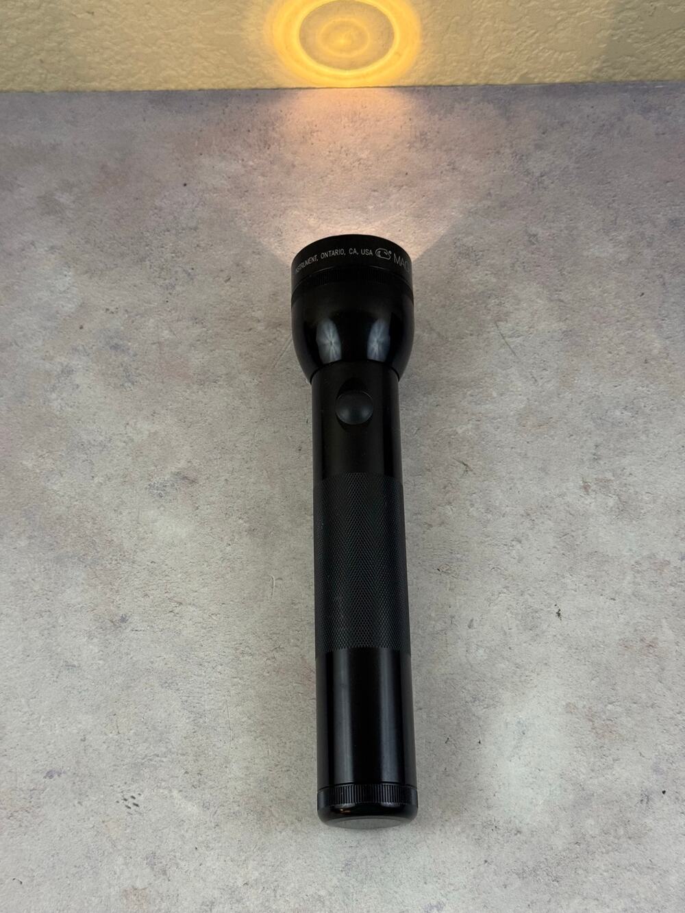 MagLite 2 D Cell Flashlight 10" Black USA Mag-Lite Tested Works